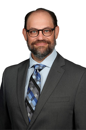 Lowell Walters Headshot White 4