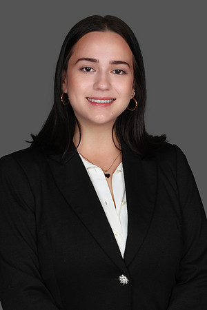 Elizabeth Ibargollin Moffitt Headshot 2025-1