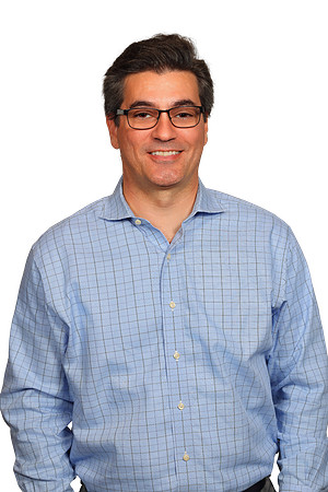 Dr. Gustavo Westin (16) No BG
