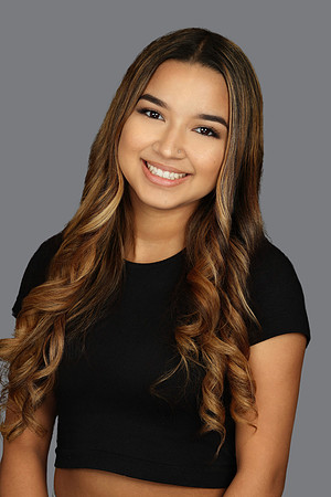 Damaris Headshot Gray BG