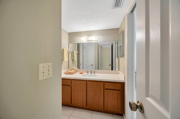 Lisa 12410 N Oakleaf Ave. -6