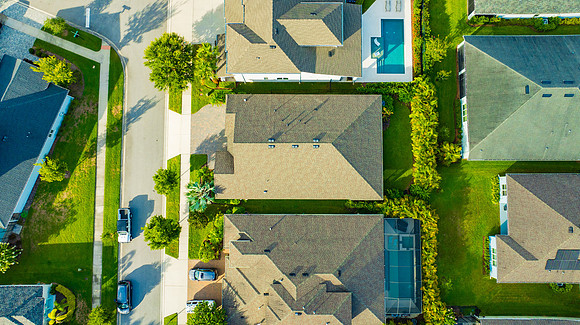 Linda Urban 16563 Courtyard Loop-7