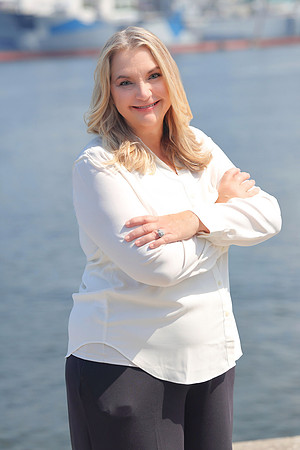 Kelly Hendry Headshots-17