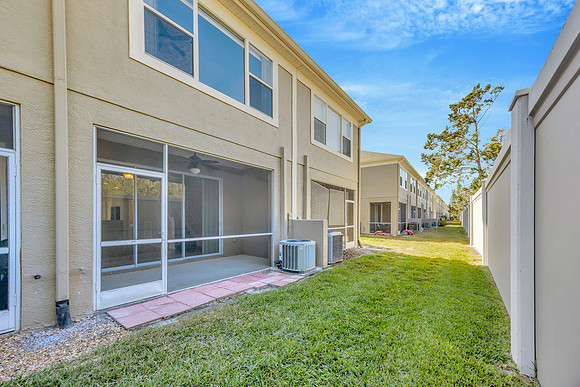 April 11246 Windsor Place-39