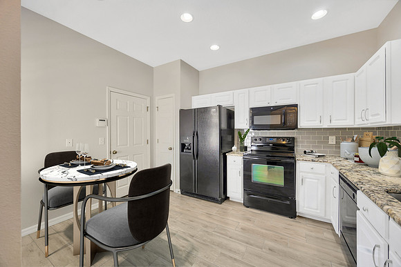 April 11246 Windsor Place-13