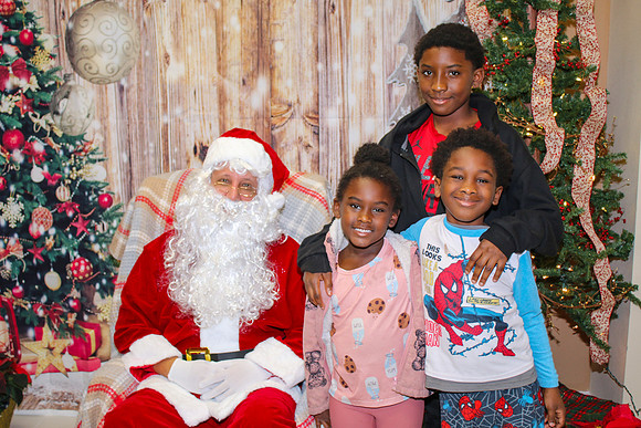 Mickey Keenan Pictures with Santa 2024-57
