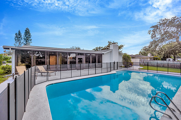 McKenzie 106 Crestview Dr. Pool-3
