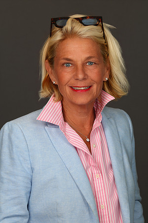 FBI Group Professional Headshots May 2025- Lisa Braceland 3
