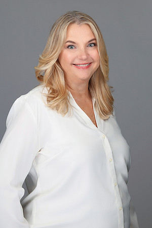 Kelly Hendry Headshots-8