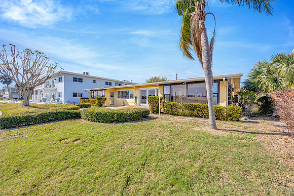 Lynnette 141 140th Ave Exterior-6