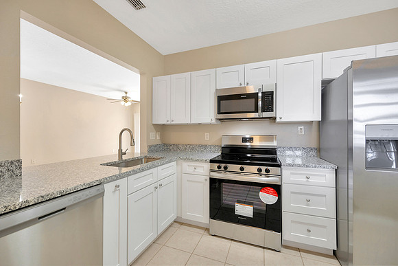 Zoey 9507 Grovesdale Cir #201-2