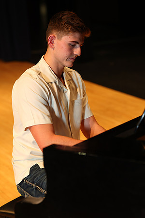 Gabe Ellis Senior Portrait Session-19