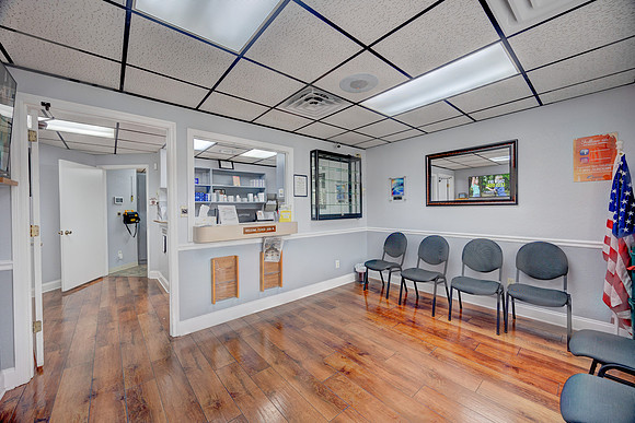 Suncoast Skin Oakhurst Interior-2