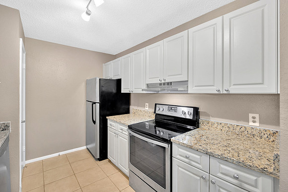 Michelle 9481 Highland Oak Dr. #606-12