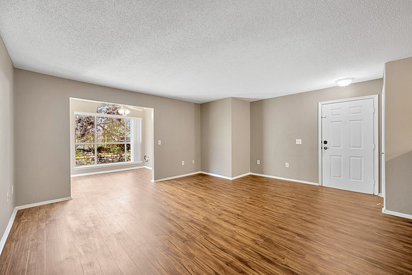 Michelle 9481 Highland Oak Dr. #606-10