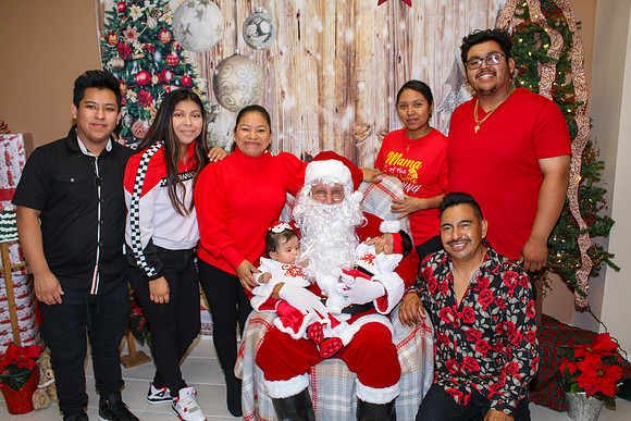 Mickey Keenan Pictures with Santa 2024-72