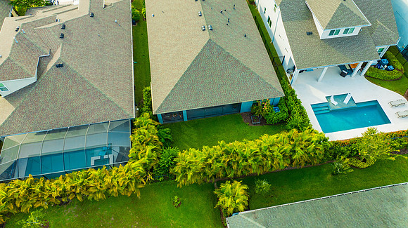 Linda Urban 16563 Courtyard Loop-6