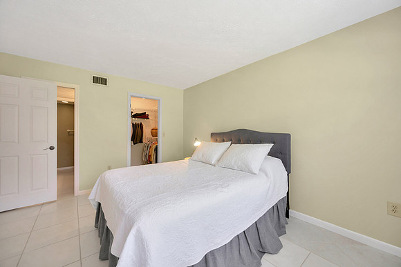 Lisa 12410 N Oakleaf Ave. -8