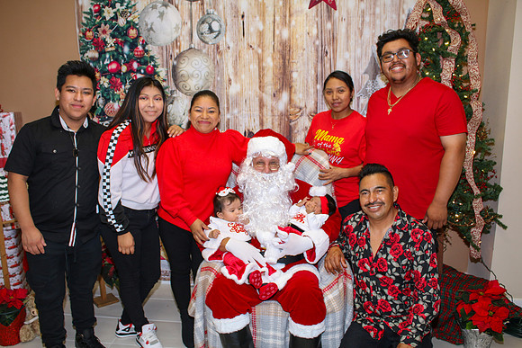 Mickey Keenan Pictures with Santa 2024-73