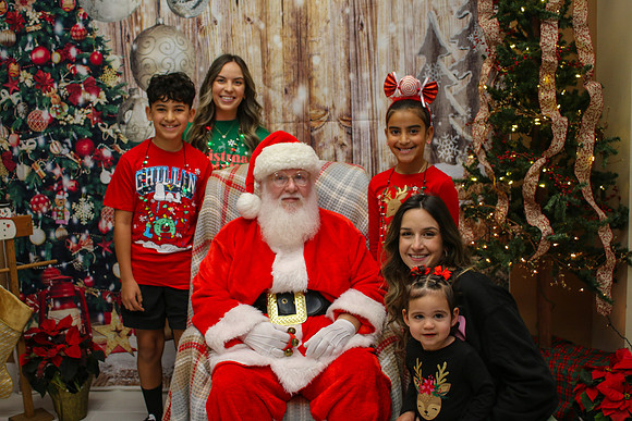 Mickey Keenan Pictures with Santa 2024-22