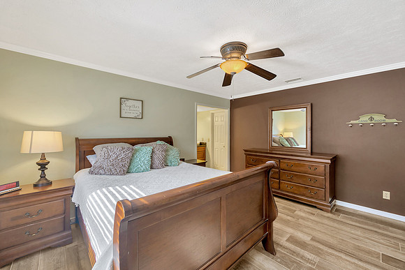 Lynn Davis 11019 Hannaway Dr.-21