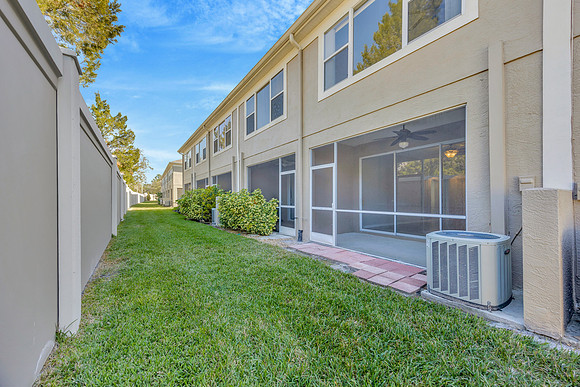 April 11246 Windsor Place-41