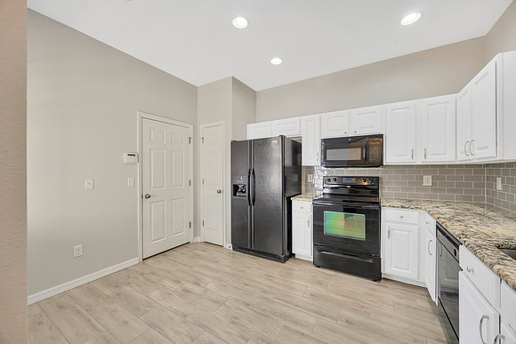 April 11246 Windsor Place-12