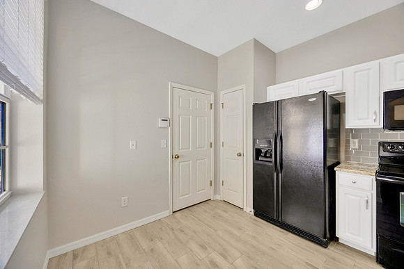 April 11246 Windsor Place-17