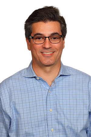 Dr. Gustavo Westin (15) No BG
