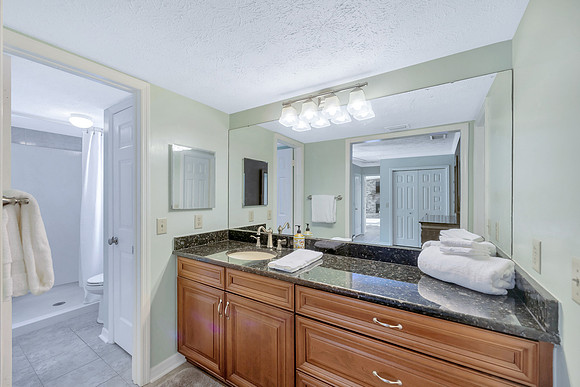 Lynn Davis 11019 Hannaway Dr.-18