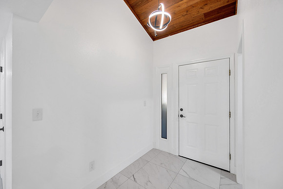 Candy Smith 818 Pinewood Ct-1