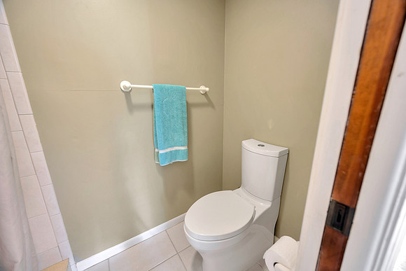 Lisa 12410 N Oakleaf Ave. -3