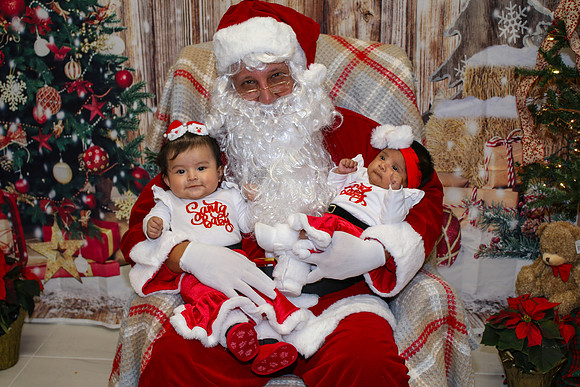 Mickey Keenan Pictures with Santa 2024-64