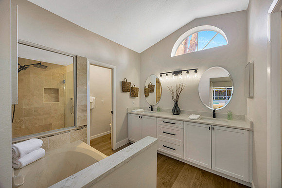 Lynn Davis 2409 Arborwood Dr.-32