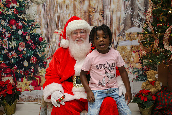 Mickey Keenan Pictures with Santa 2024-27