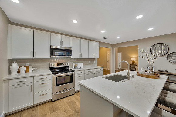 Lynn Davis 2409 Arborwood Dr.-44