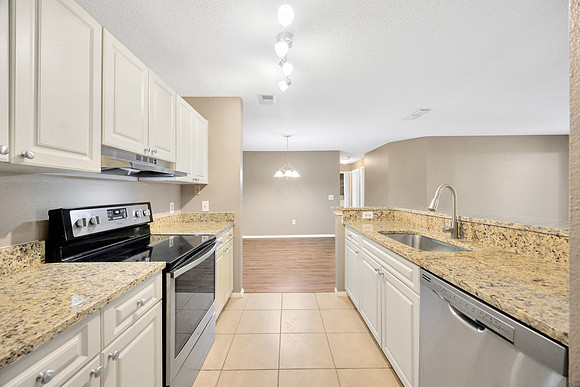 Michelle 9481 Highland Oak Dr. #606-14