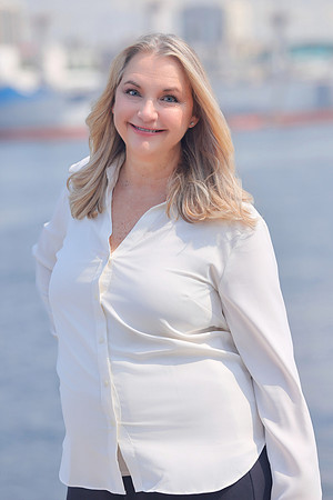 Kelly Hendry Headshots-15