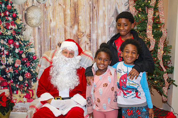 Mickey Keenan Pictures with Santa 2024-58