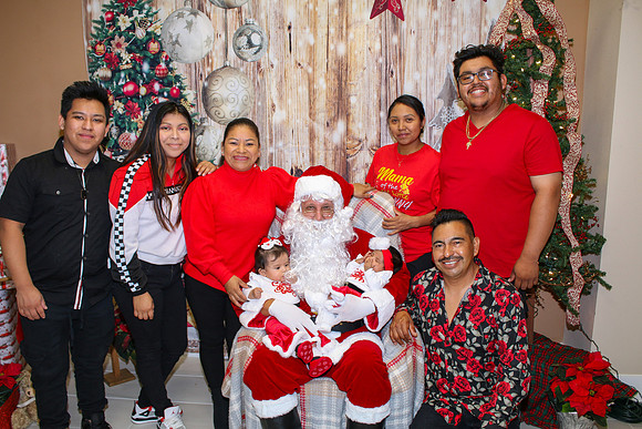Mickey Keenan Pictures with Santa 2024-74