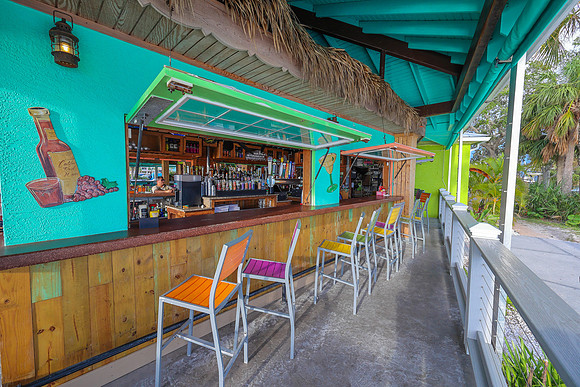 Sams Beach Bar Evening-88