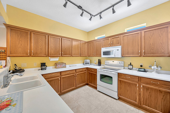 Linda Urban 8137 Ponkan Rd-38