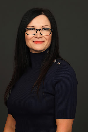 Angela Reimer Headshot-21