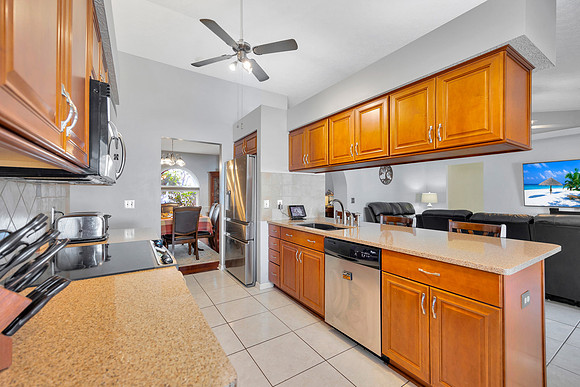 Lynn Davis 1414 Monte Lake Dr.-17