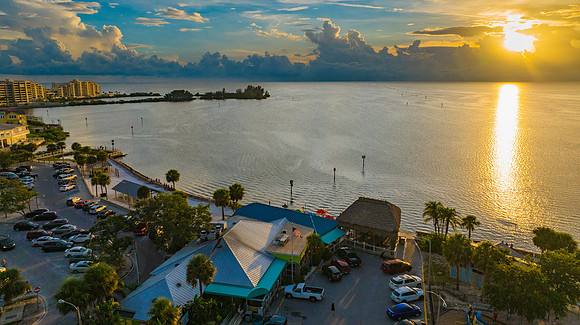 Sams Beach Bar Evening-91