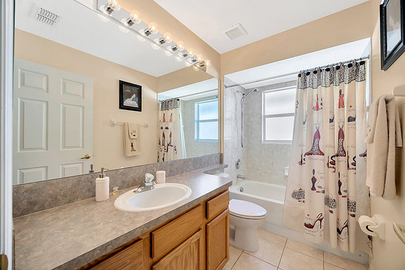 Linda Urban 2852 Banyan Hill Ln-19
