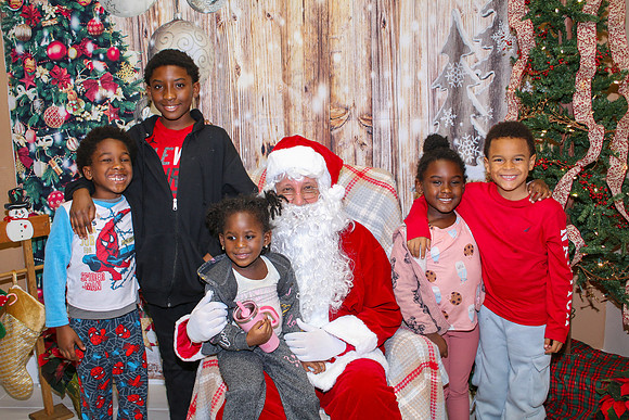 Mickey Keenan Pictures with Santa 2024-53