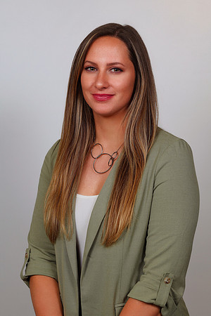 FCS Kelsey Kern Headshot-3