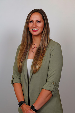 FCS Kelsey Kern Headshot-2