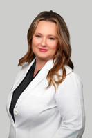 Cynthia Spencer Headshot Gray Background 4